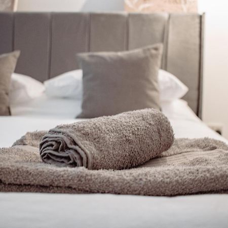 Central & Spacious, Sleeps 8, Perfect For Groups リーズ エクステリア 写真