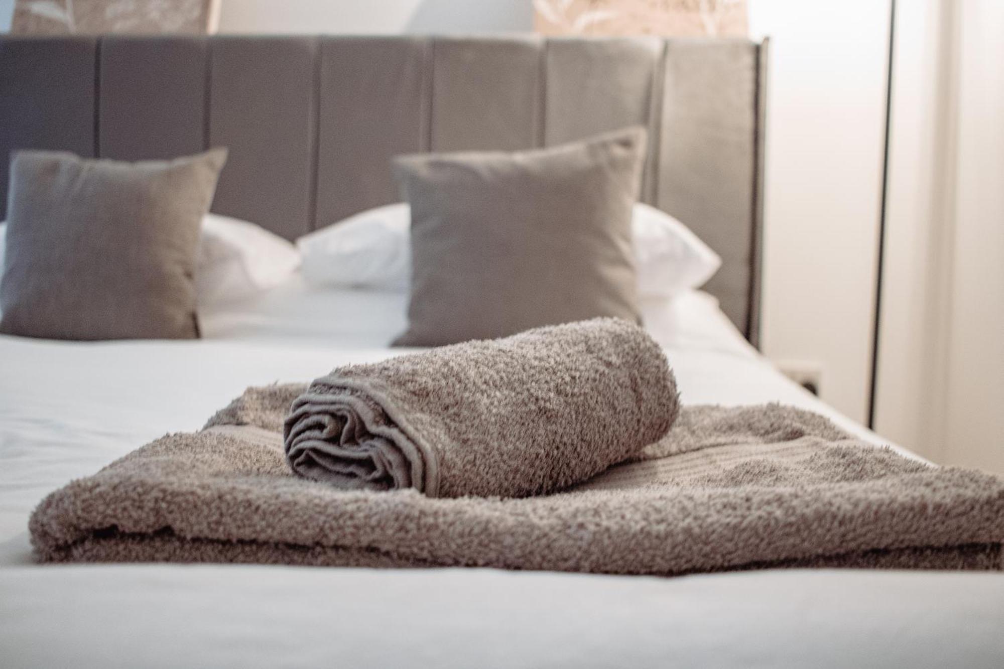 Central & Spacious, Sleeps 8, Perfect For Groups リーズ エクステリア 写真