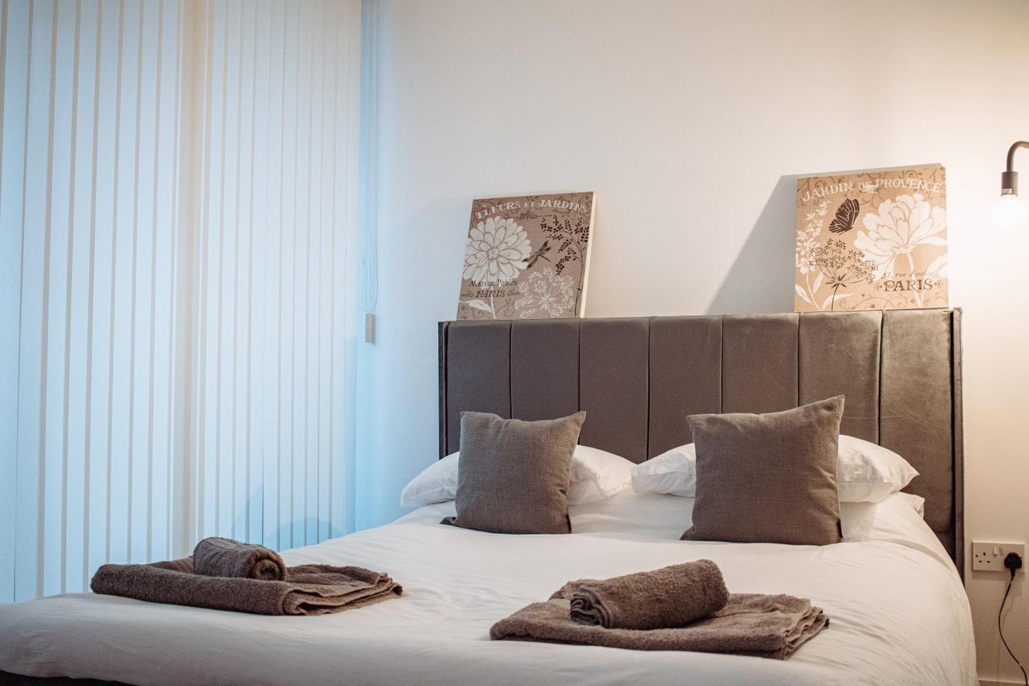 Central & Spacious, Sleeps 8, Perfect For Groups リーズ エクステリア 写真