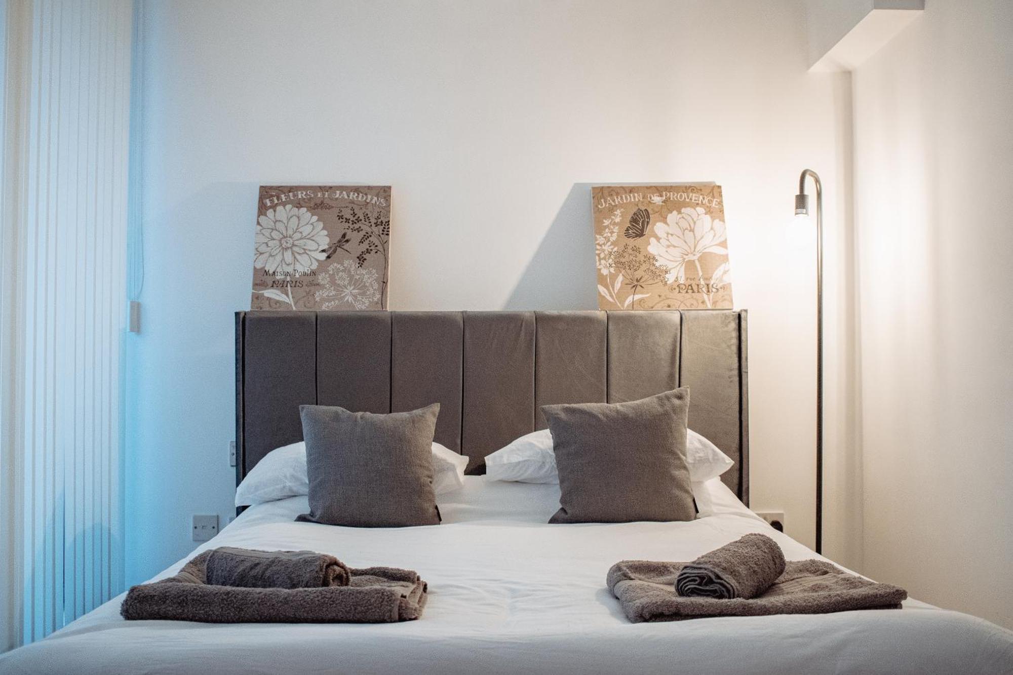 Central & Spacious, Sleeps 8, Perfect For Groups リーズ エクステリア 写真
