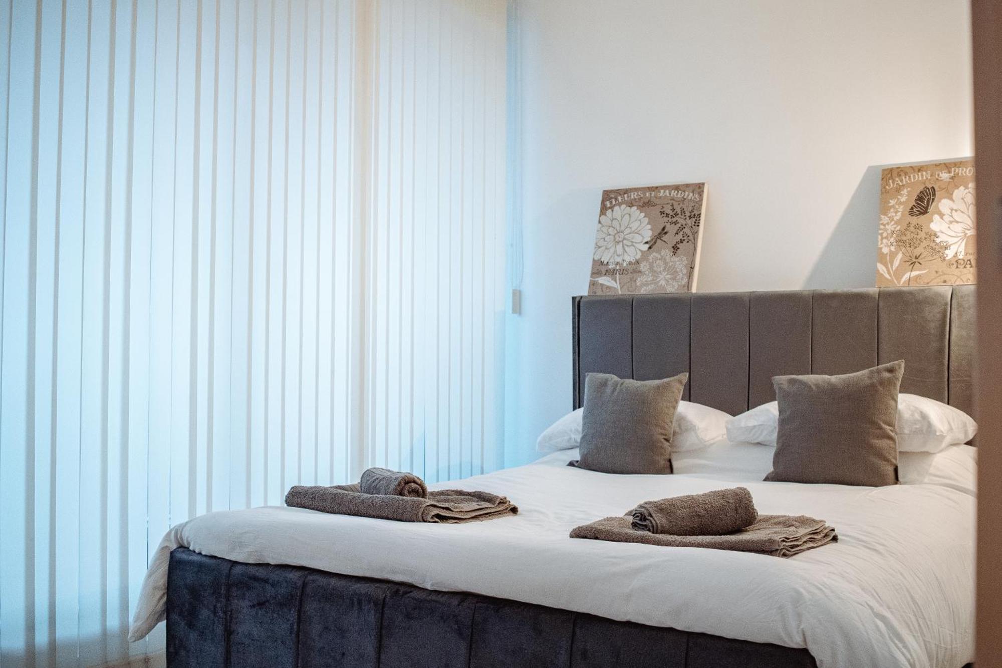 Central & Spacious, Sleeps 8, Perfect For Groups リーズ エクステリア 写真