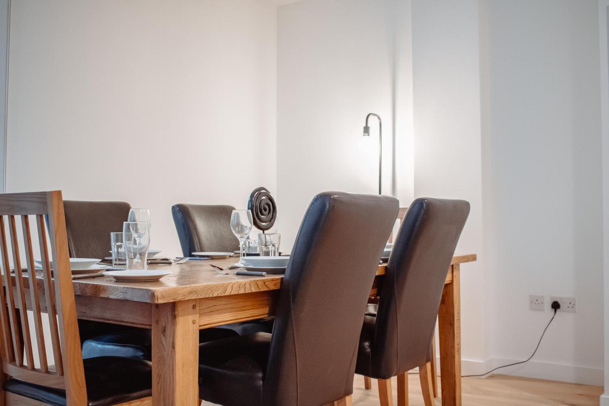 Central & Spacious, Sleeps 8, Perfect For Groups リーズ エクステリア 写真