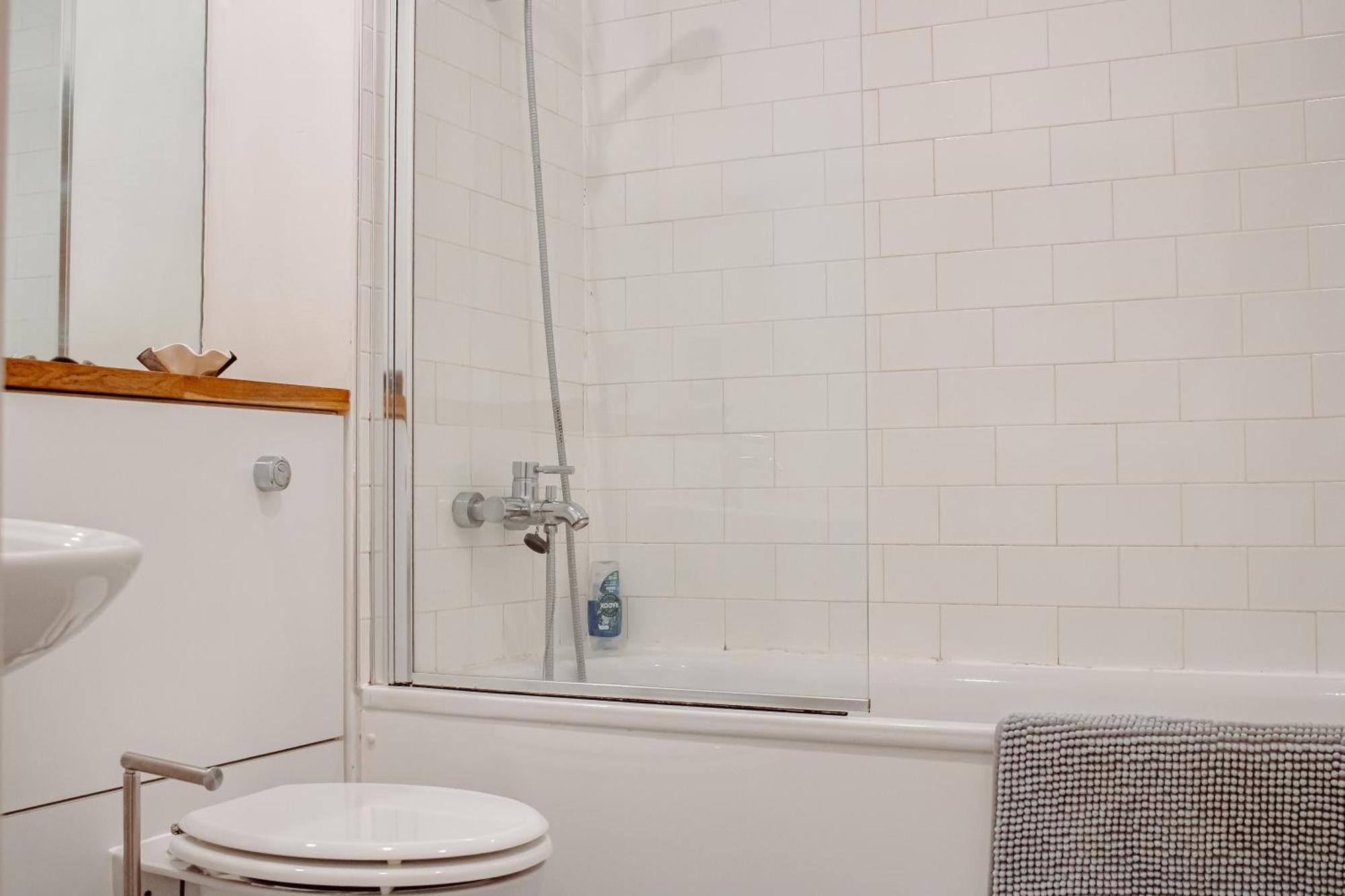 Central & Spacious, Sleeps 8, Perfect For Groups リーズ エクステリア 写真