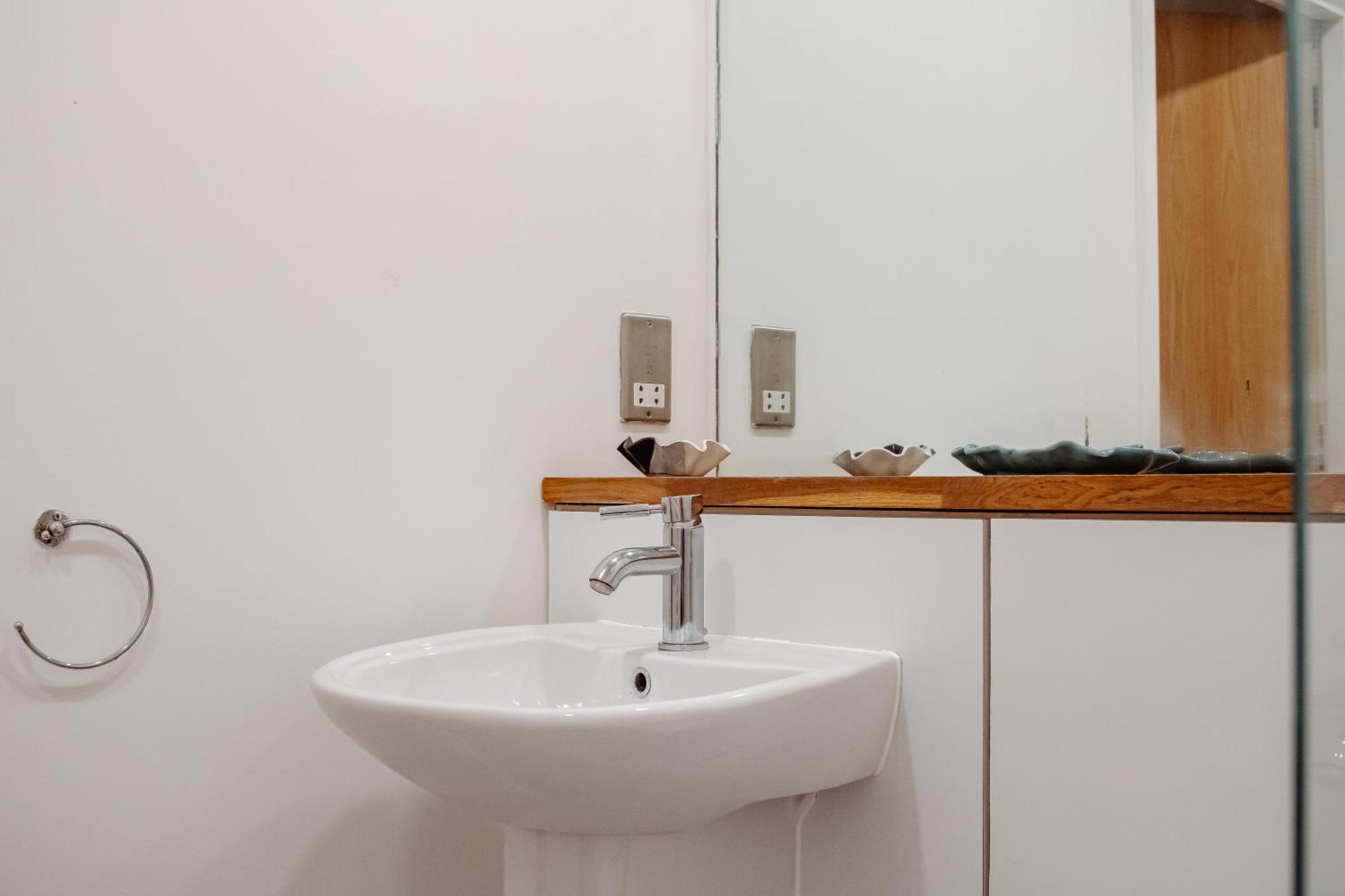 Central & Spacious, Sleeps 8, Perfect For Groups リーズ エクステリア 写真