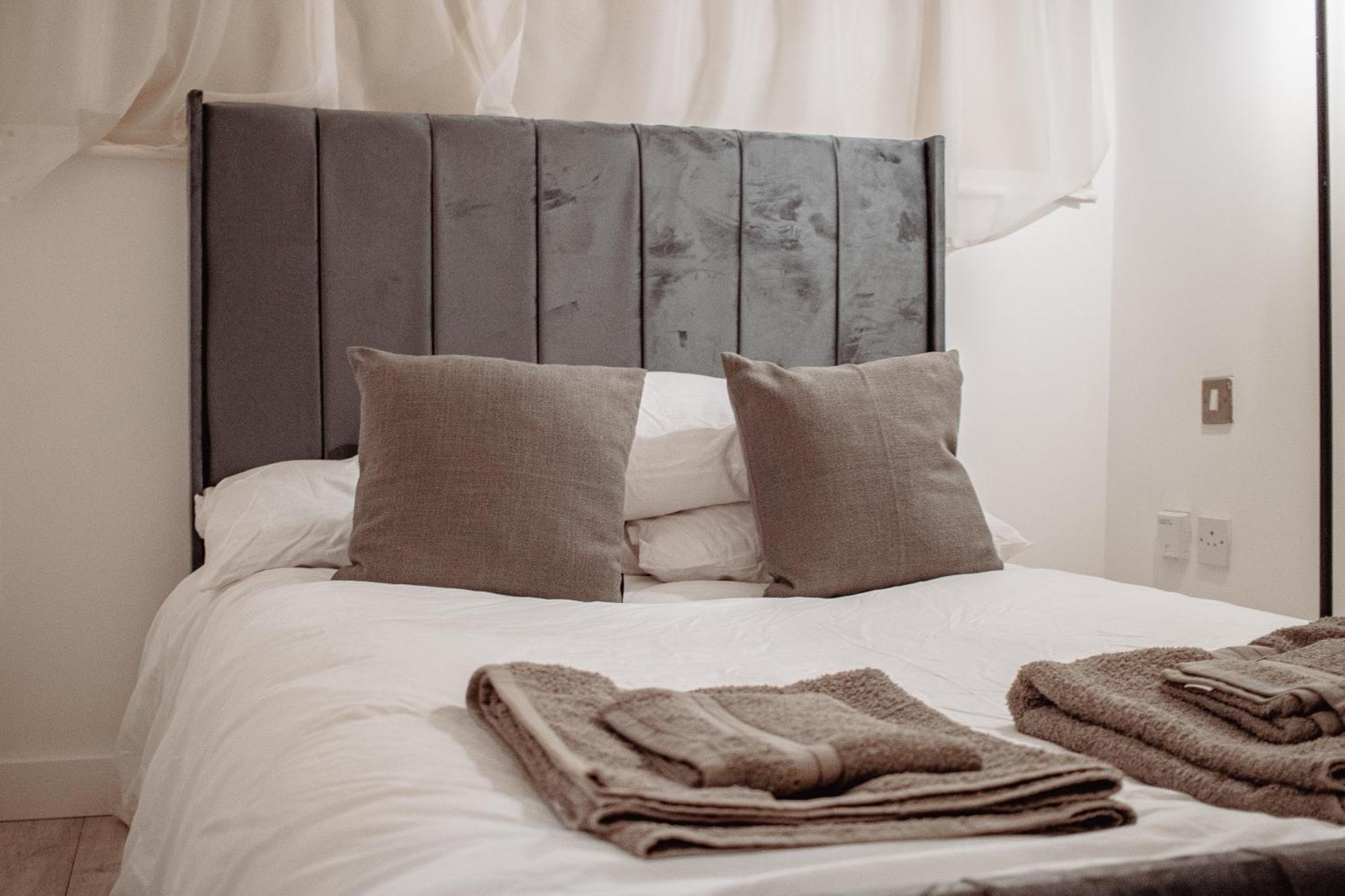Central & Spacious, Sleeps 8, Perfect For Groups リーズ エクステリア 写真