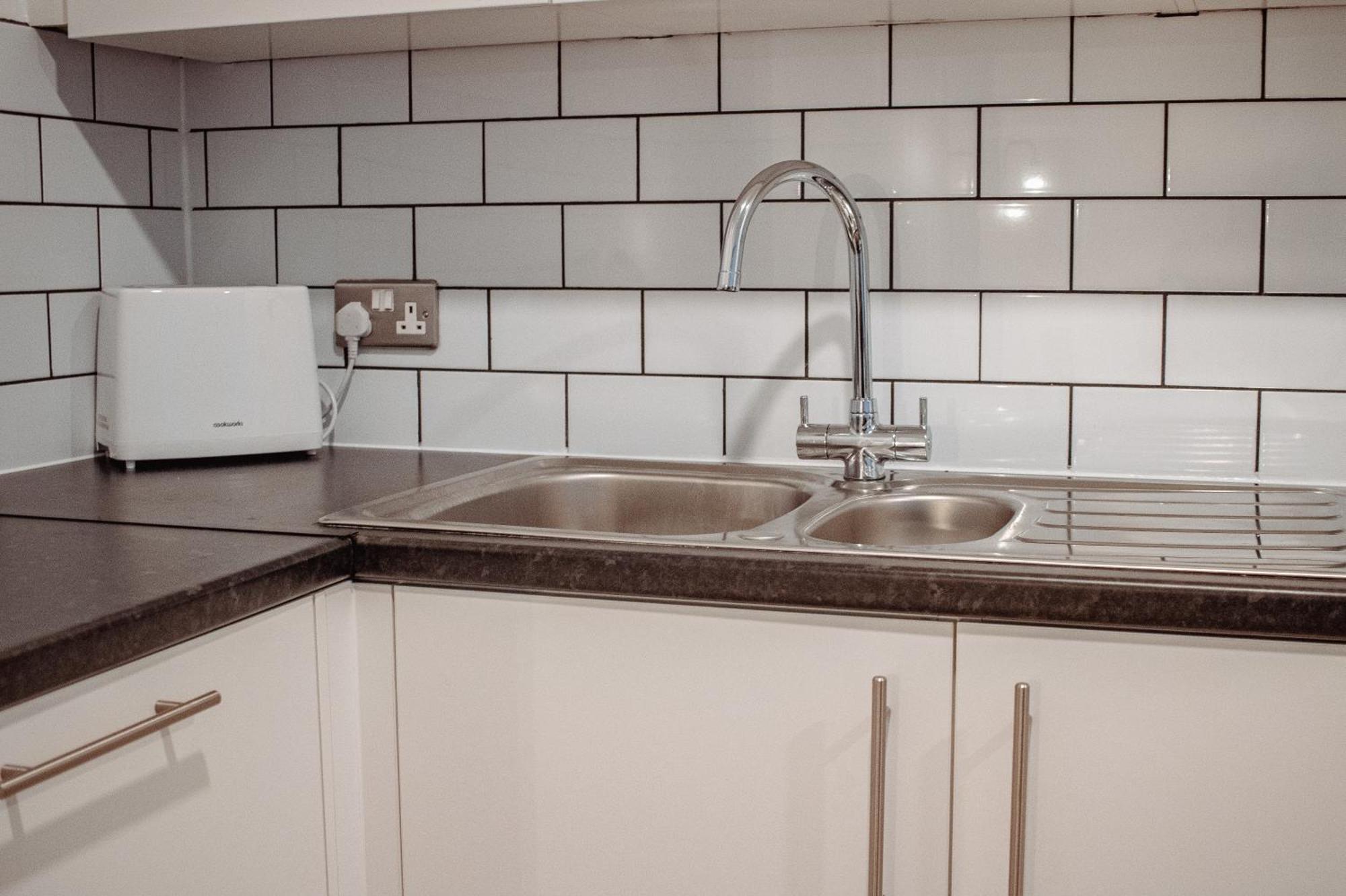 Central & Spacious, Sleeps 8, Perfect For Groups リーズ エクステリア 写真