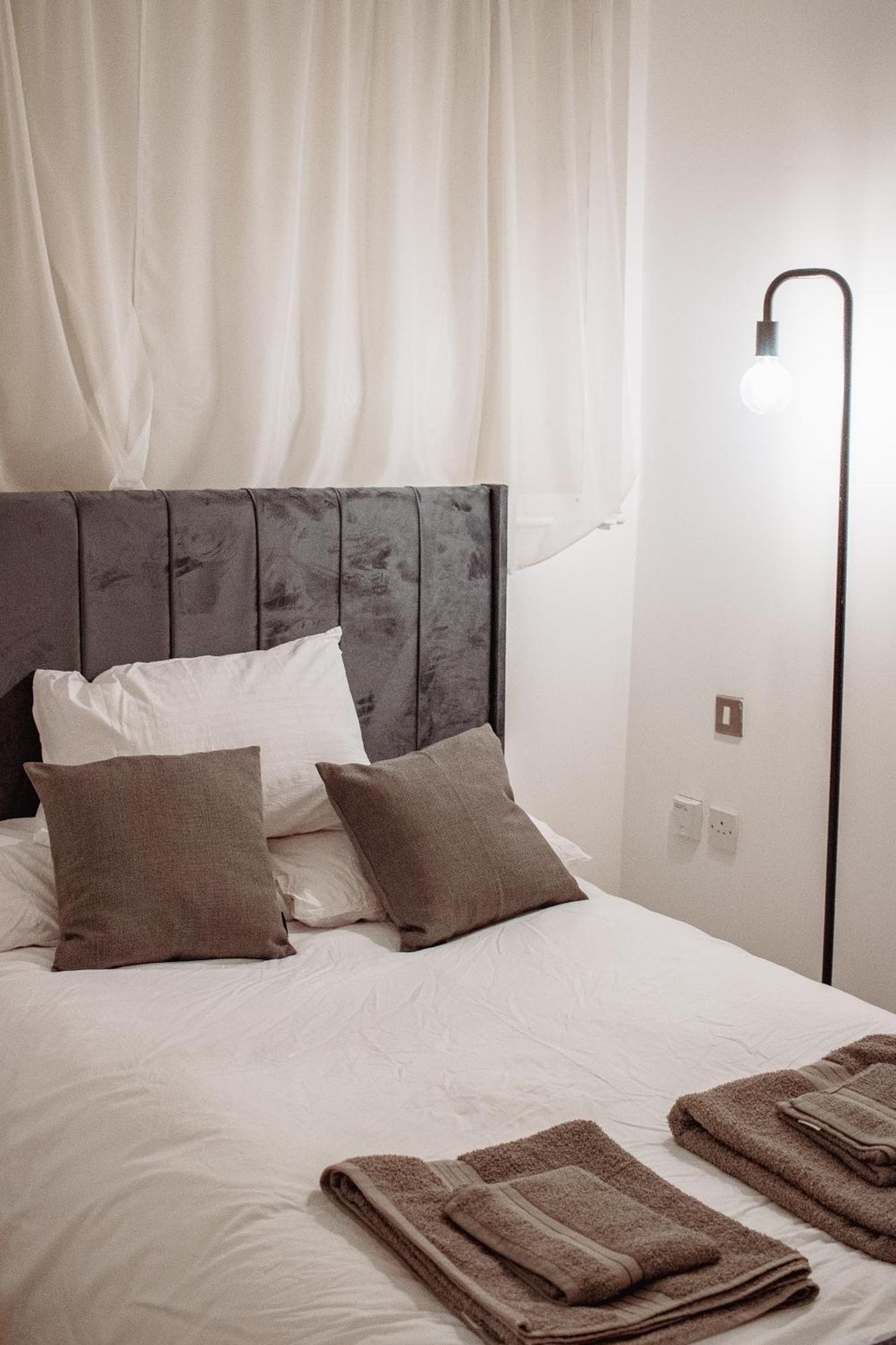 Central & Spacious, Sleeps 8, Perfect For Groups リーズ エクステリア 写真