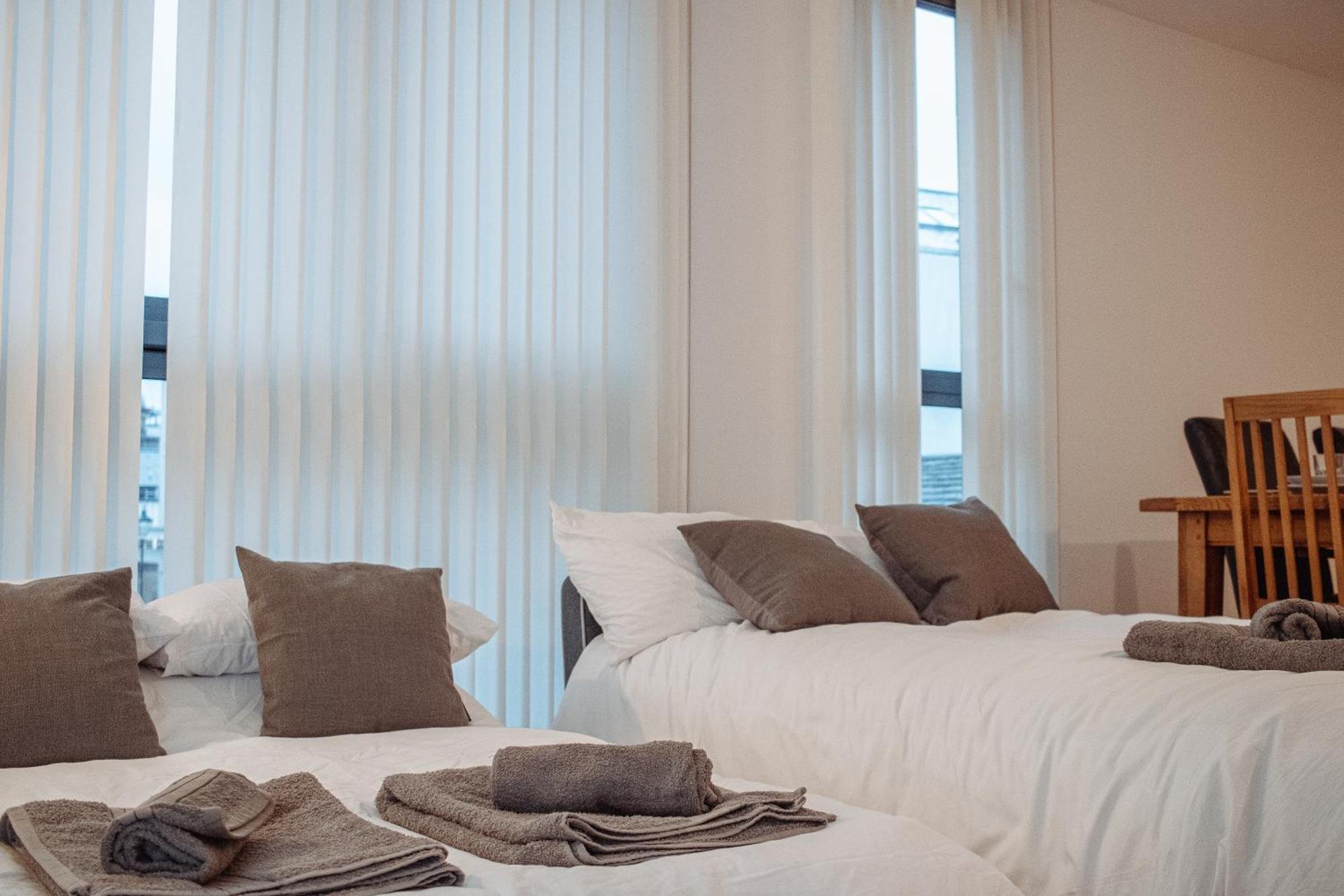 Central & Spacious, Sleeps 8, Perfect For Groups リーズ エクステリア 写真